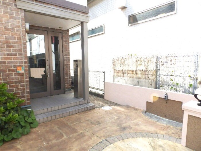 物件外観写真3　(エントランス（オートロック）)