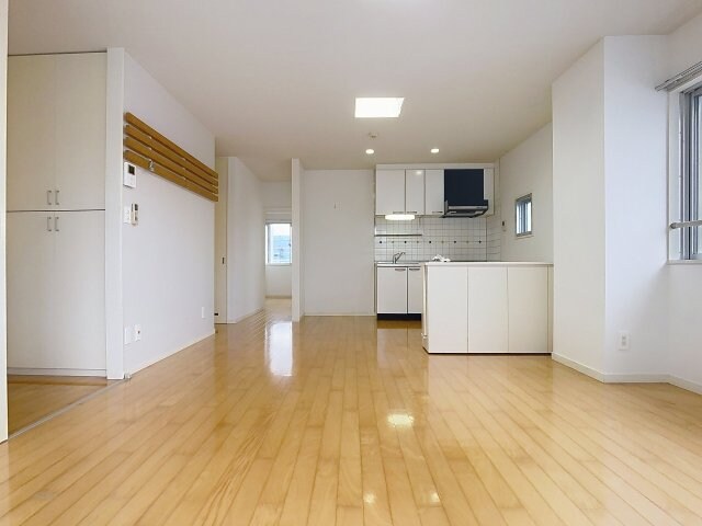 物件内観写真4　(現況が相違する場合は現況を優先致します。2025年10月撮影)