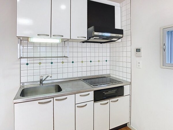 キッチン(現況が相違する場合は現況を優先致します。2025年10月撮影)