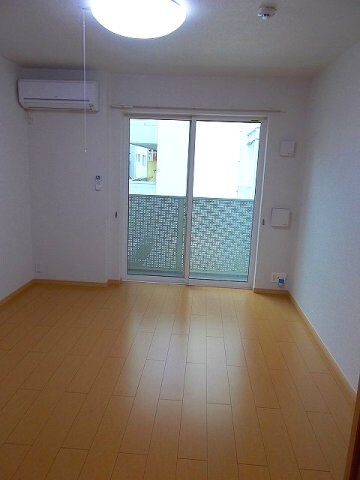 物件内観写真2　(居室・リビング)