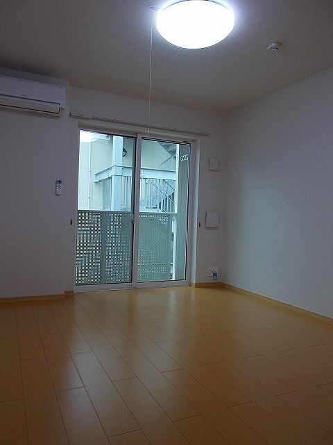 物件内観写真7　(居室・リビング)