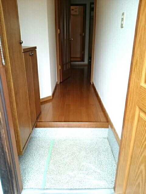 物件内観写真13　(玄関)