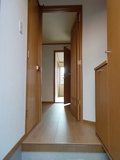 物件内観写真5　(玄関)