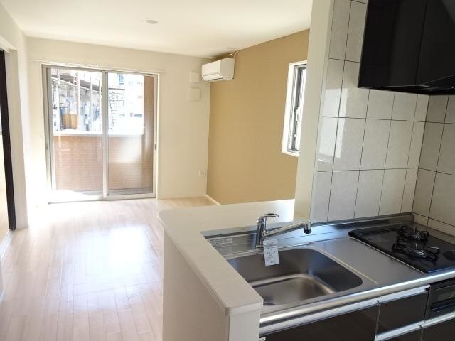 物件内観写真2　(リビング)