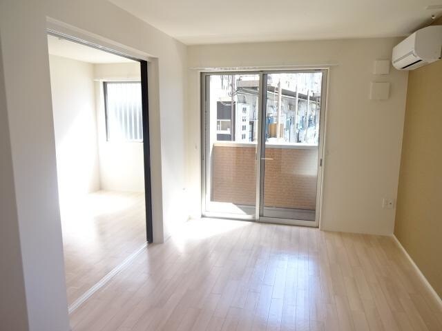 物件内観写真8　(リビング)