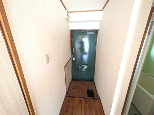 玄関(2025年1月撮影)