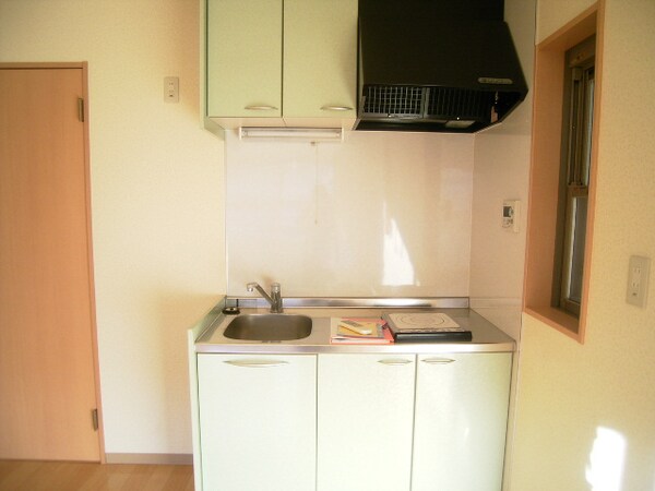 キッチン(参考写真です(202)現況を優先致します。)