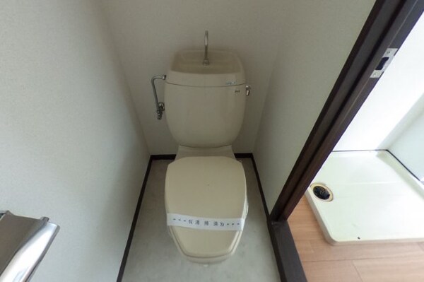 トイレ(別室（１０１）参考写真です。現況を優先致します。)