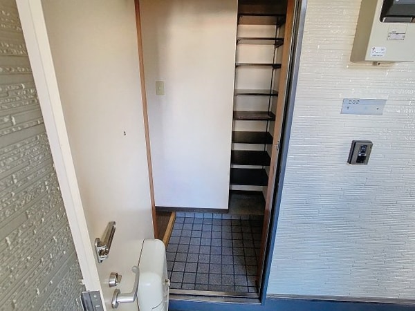 玄関(2025年1月撮影)