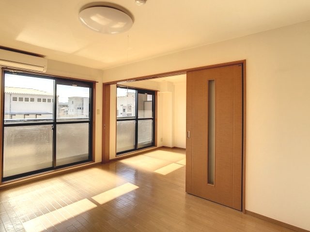 物件内観写真2　(2階別室の参考写真です。現況を優先します。（205）)