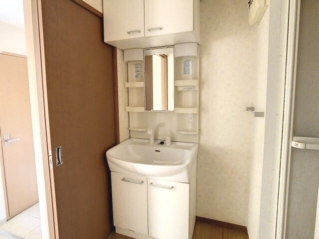 物件内観写真6　(2階別室の参考写真です。現況を優先します。（205）)