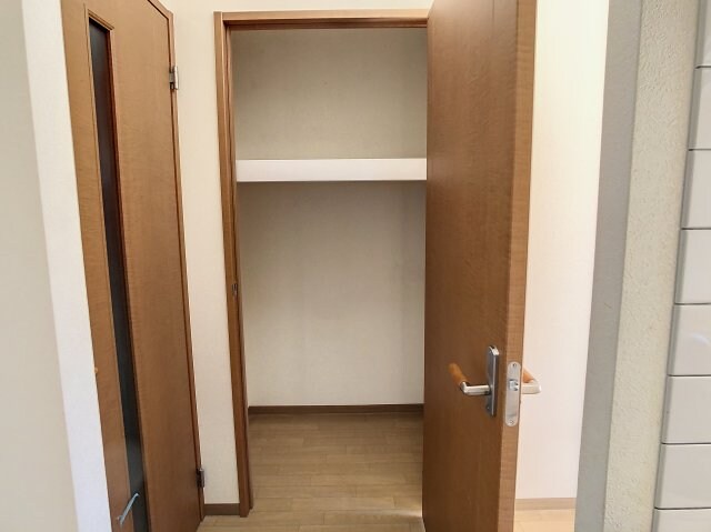 物件内観写真9　(2階別室の参考写真です。現況を優先します。（205）)