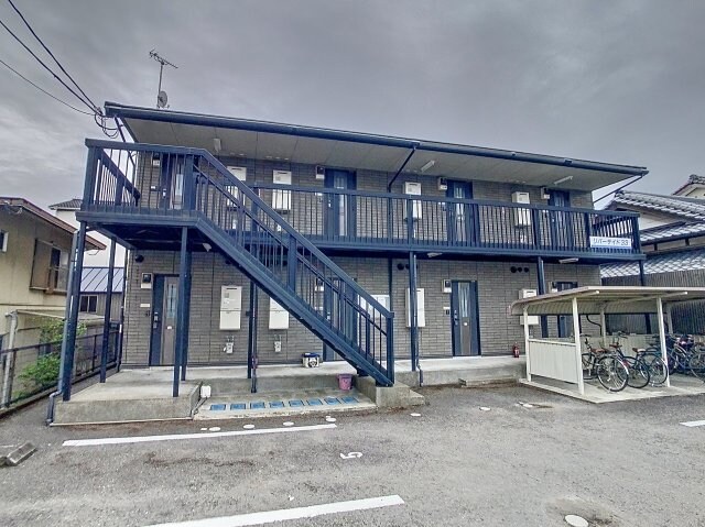 物件外観写真1　(現況が相違する場合は現況を優先致します。)