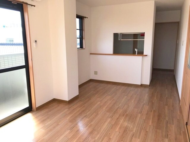 物件内観写真3　(リビング)