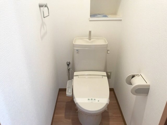 物件内観写真6　(シャワー付トイレ)