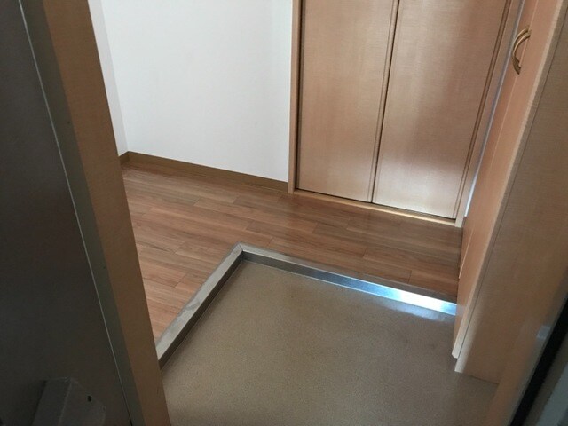 物件内観写真16　(玄関)