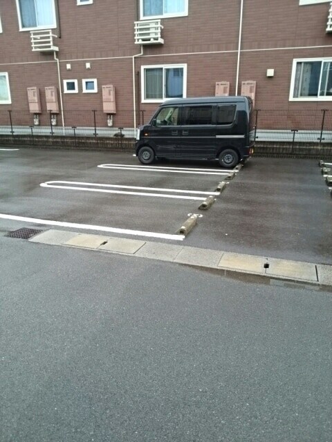 物件外観写真2　(駐車場)