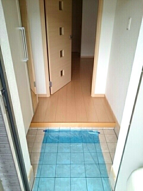 物件内観写真9　(玄関)