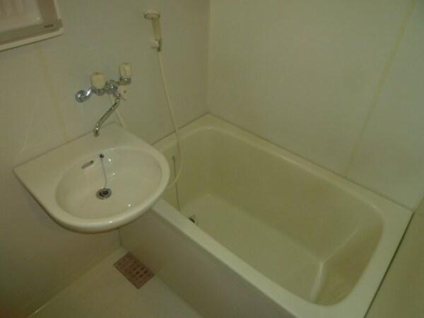 浴室(同タイプ間取り別室の写真です（207）。現況を優先します。)