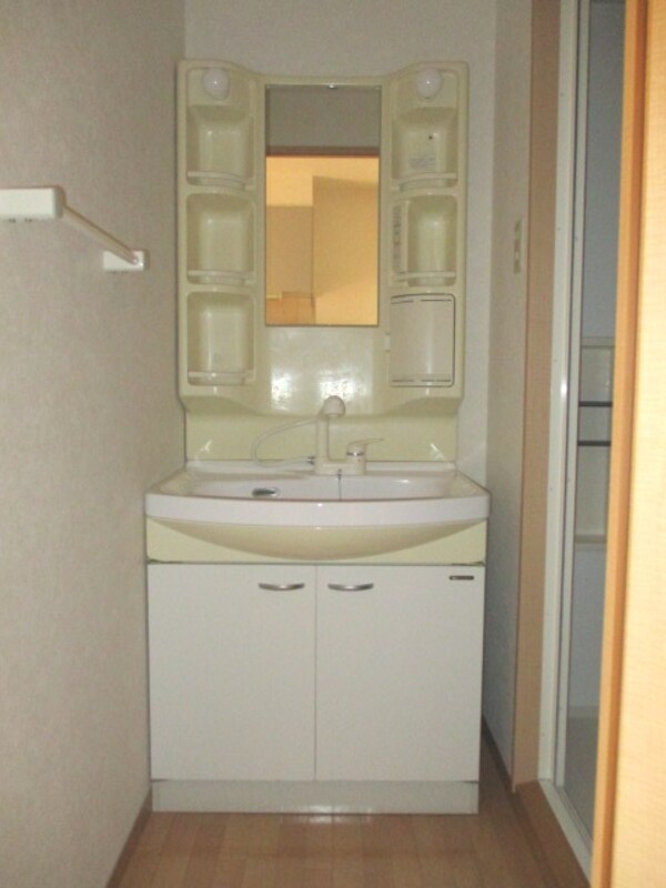 洗面・脱衣所(2階別室の参考写真です。現況を優先します。（I201）)