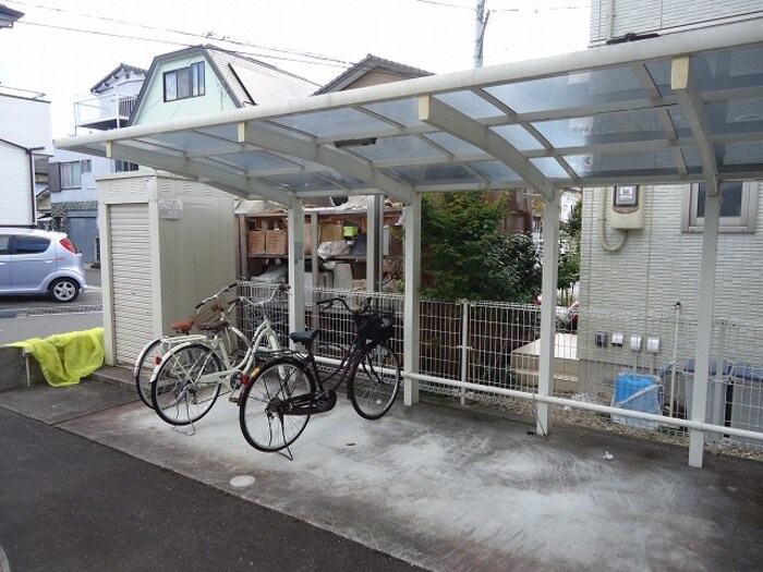 物件内観写真3　(駐輪場)