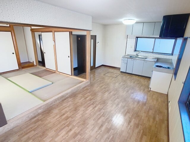 物件内観写真2　(修繕中　2025年11月撮影※現況を優先します)