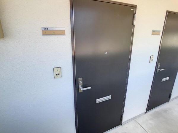 玄関(2022年11月撮影)