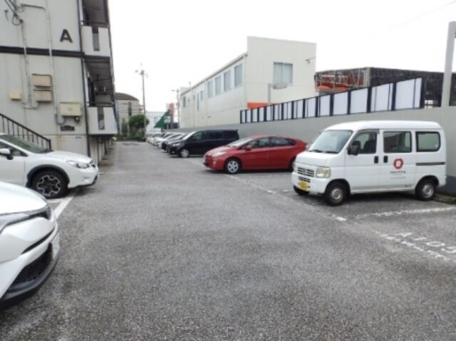 物件外観写真2　(駐車場)