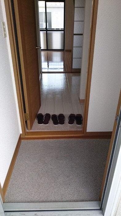 物件内観写真12　(玄関)