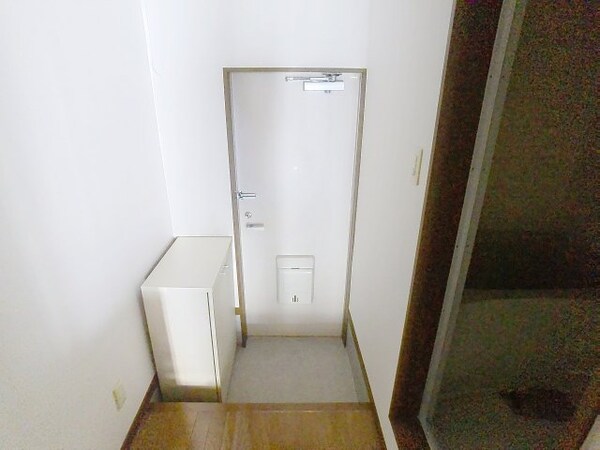 玄関(2025年11月撮影)