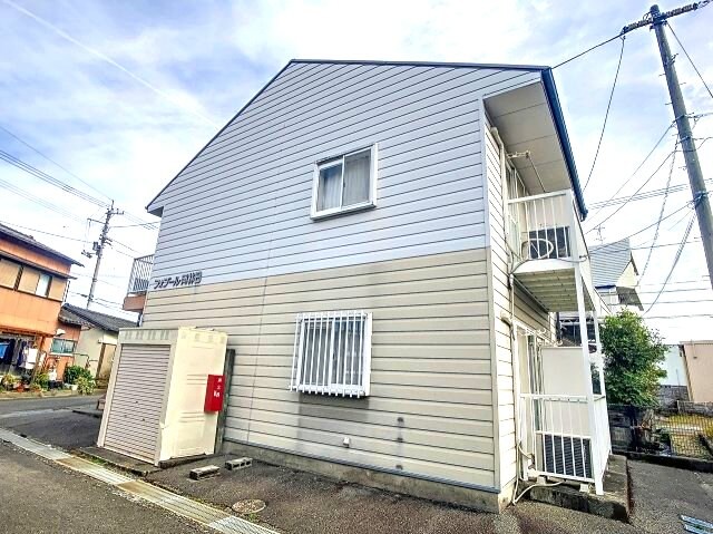 物件外観写真1　(2022年12月撮影　※B棟)