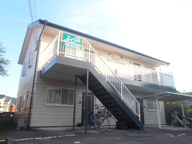 物件外観写真1　(2016年6月撮影)