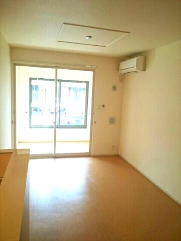 物件内観写真3　(居室・リビング)