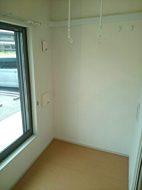 物件内観写真12　(サンルーム)