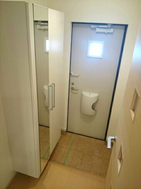 物件内観写真13　(玄関)