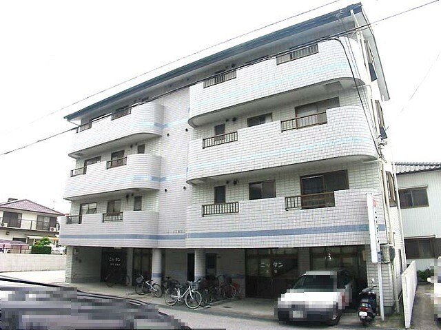 物件外観写真1　(現況が相違する場合は現況を優先致します。)