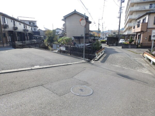 建物設備(敷地入口＆前面道路)