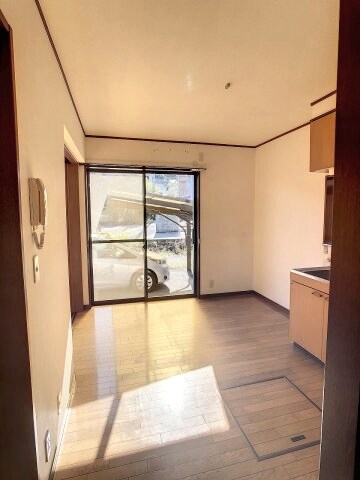 物件内観写真2　(2022年11月撮影)