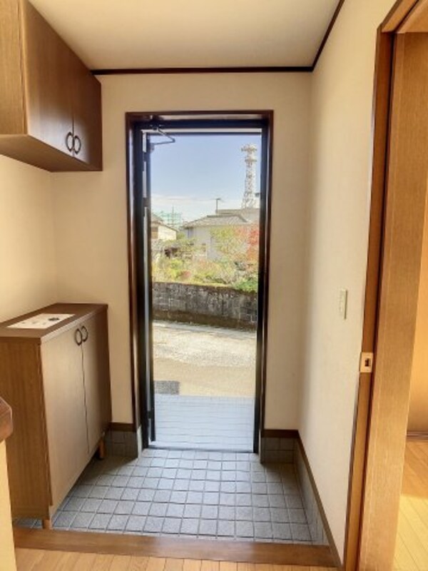 玄関(2022年11月撮影)