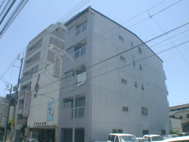 物件外観写真1　(現況が相違する場合は現況を優先致します。)