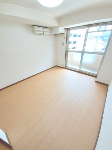 物件内観写真3　(居室・リビング)