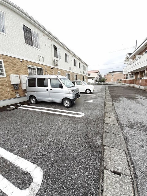 物件外観写真2　(駐車場)