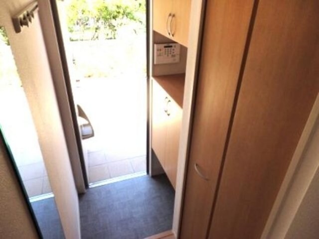 物件内観写真12　(玄関)
