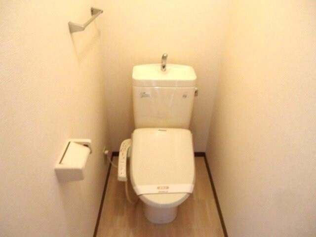 物件内観写真6　(温水洗浄暖房便座)