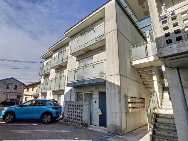 物件外観写真3　(現況が相違する場合は現況を優先致します。)