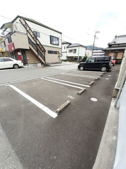 物件外観写真2　(駐車場)