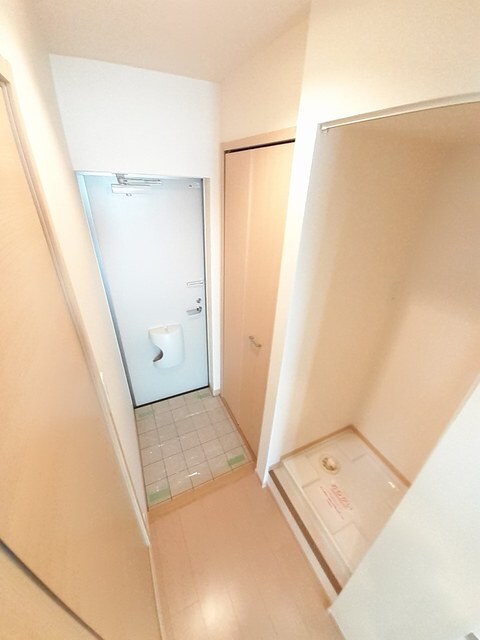 物件内観写真13　(玄関)