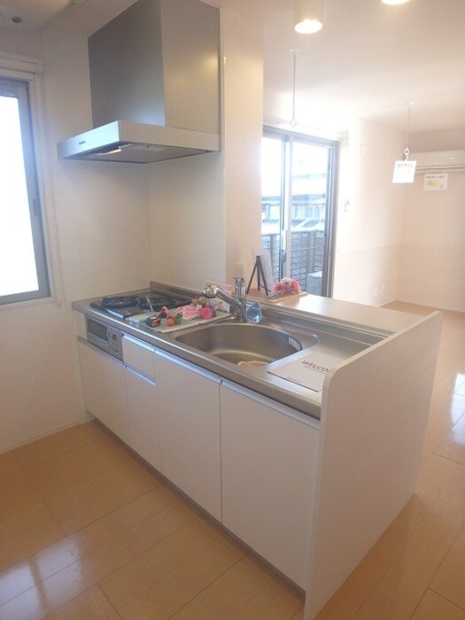 物件内観写真4　(対面キッチン)