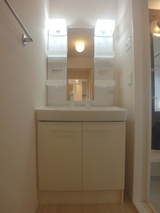 物件内観写真7　(洗髪洗面化粧台)