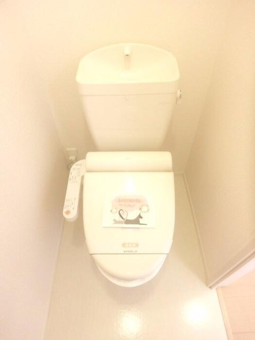 物件内観写真8　(温水洗浄暖房便座)